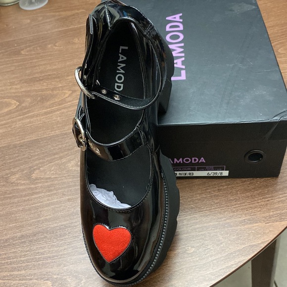 Rosey Love Chunky Platform Dolly Shoes With Hearts, Straps New Size 8 Black Red - Picture 8 of 16